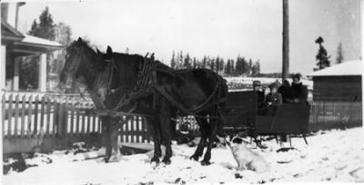 Julia Sherman with children Scott, Wes and Charlotte - 1916