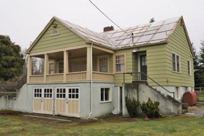 The Mukai family home, a designated historic landmark, has been deteriorating without proper maintenance. This photo shows plastic sheeting nailed on to the roof in an attempt to prevent water damage from leaks. Virtually no restoration has taken place since the site’s purchase was funded by government grants in 2000.